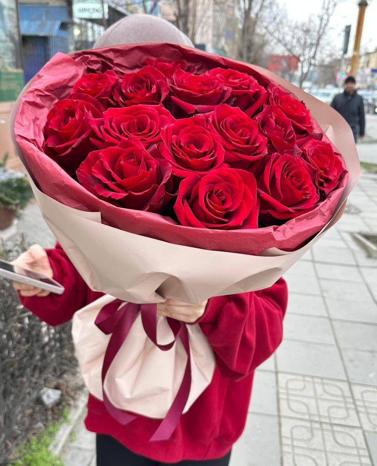 HarborFieldTrail workshop space where corporate flower arrangements are designed and prepared for business delivery